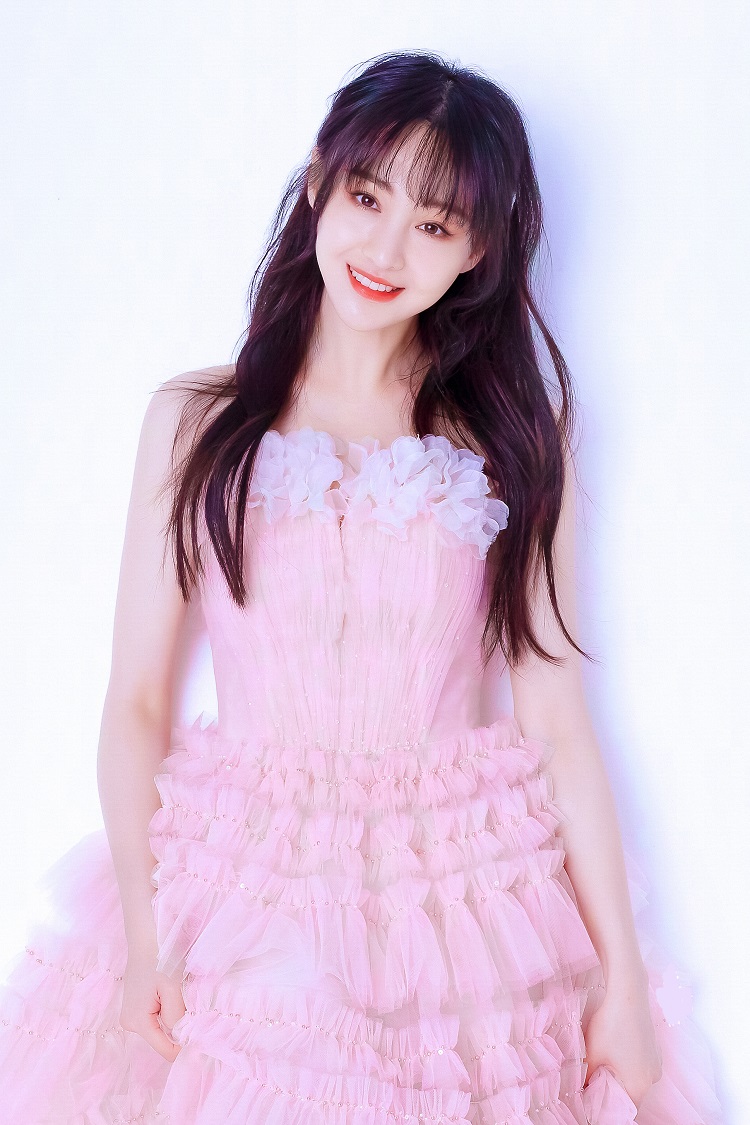 郑爽录视频为追光吧打call淡妆出镜状态超好颜值又回来了