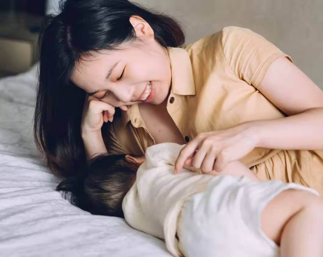 想知道宝宝吃饱没,就看这4个指标|宝宝|新生儿|喂养_新浪新闻