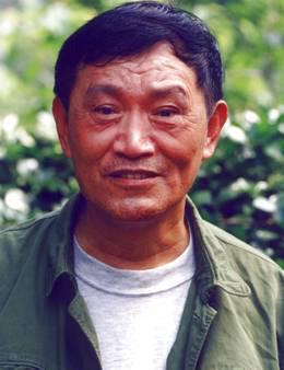 一年十部剧太敬业,晚年独自住公寓子承父业|牛犇|王侃|成就奖_新浪