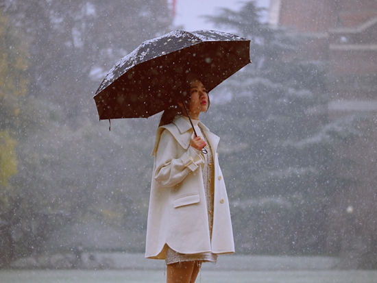 当校园遇上初雪