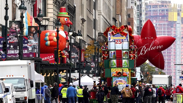美国感恩节假期出行热情高涨 卫生专家担心节后疫情再次大暴发