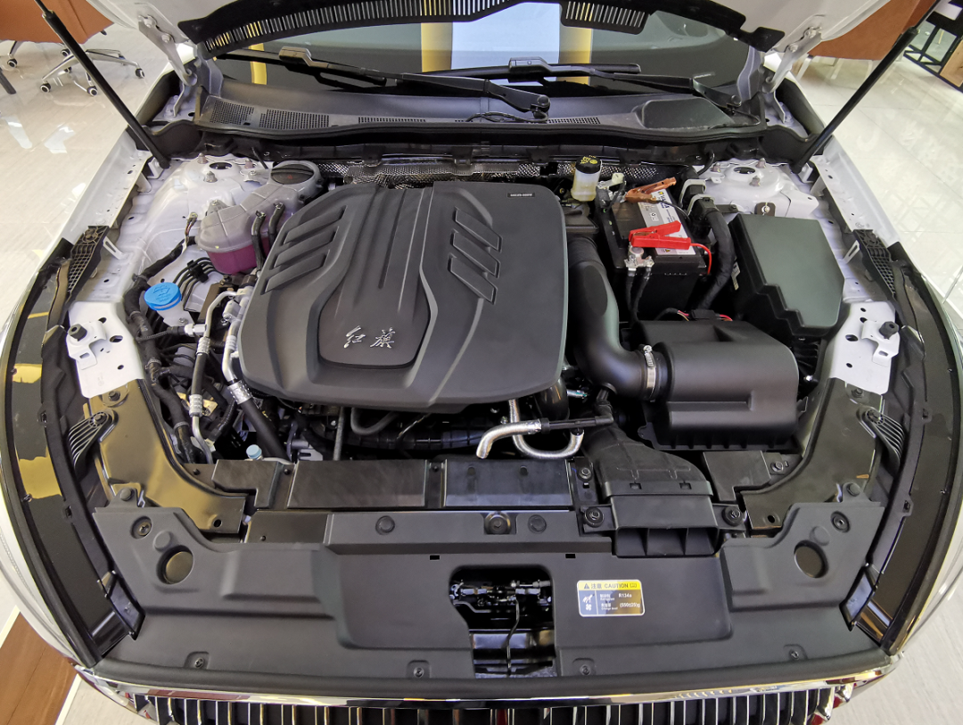 最大扭矩258牛米,传动方面匹配7速双离合变速箱,零百加速为9