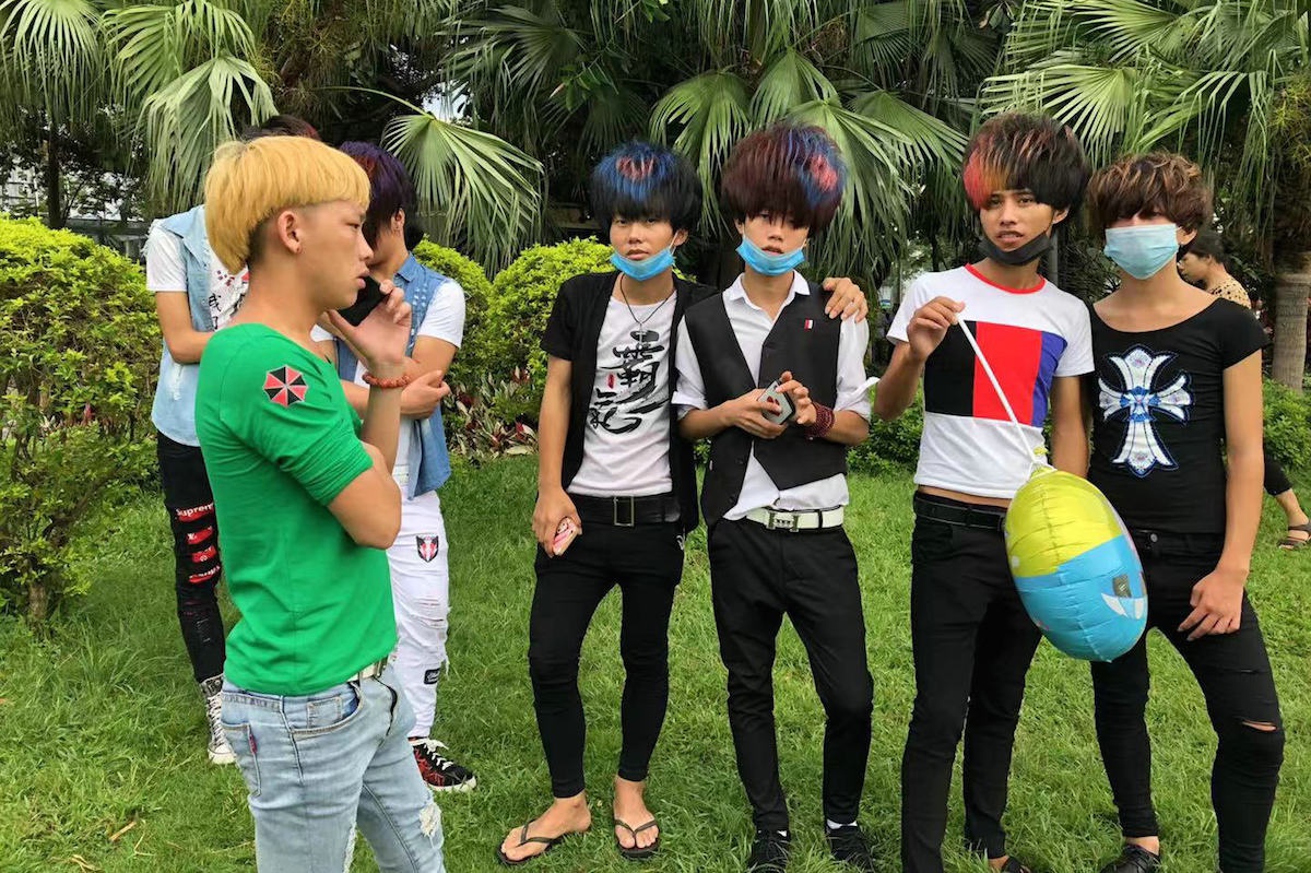 李一凡杀马特工人与城市白领两者的压抑非常类似正午访谈