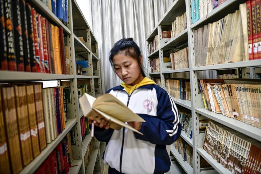 高二女生登上央视她用行动告诉所有人心中有光必有远方