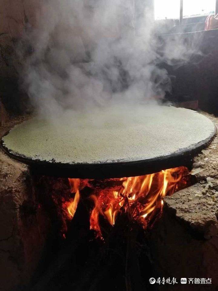 情报站日照壹粉柴火土鏊子烙的地瓜煎饼又香又甜解乡愁
