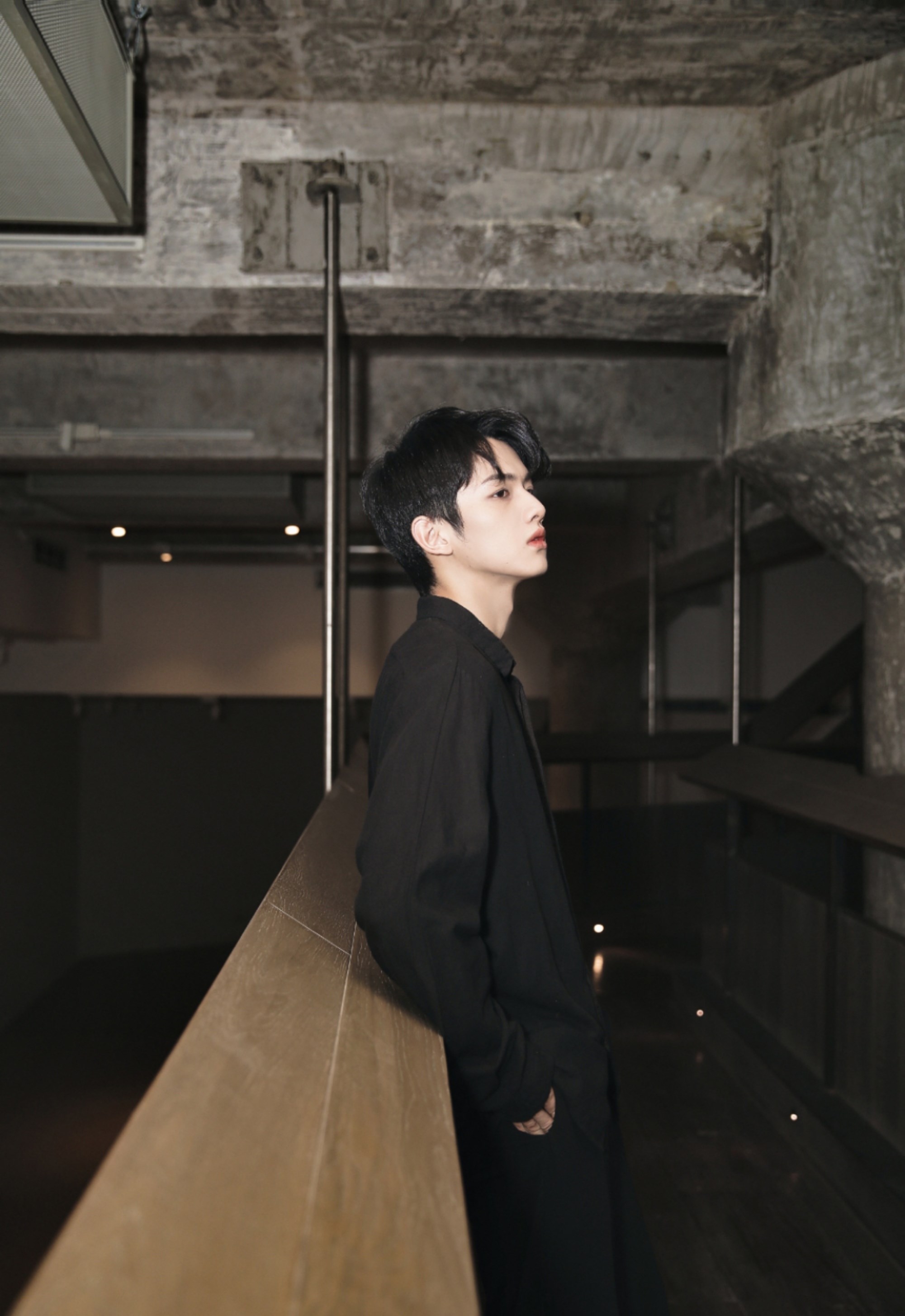 叶盛佳出席时尚活动 冷感休闲碰撞先锋潮流