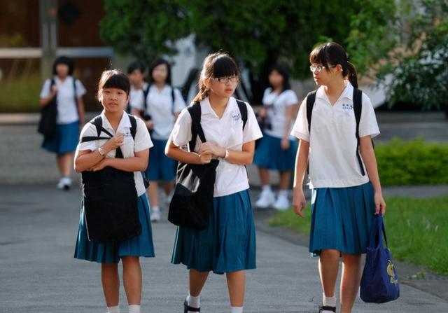 中国校服不只是丑的问题学生们苦不堪言求放过