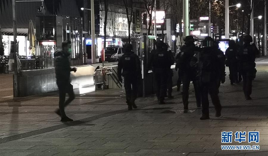 维也纳发生恐袭！枪手在犹太教堂附近开火，已致7人死亡，其中还有一名警察休闲区蓝鸢梦想 - Www.slyday.coM