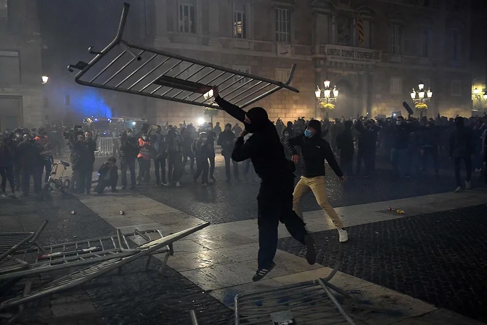 意大利西班牙接连爆发抗议示威 第二波疫情或打击经济复苏