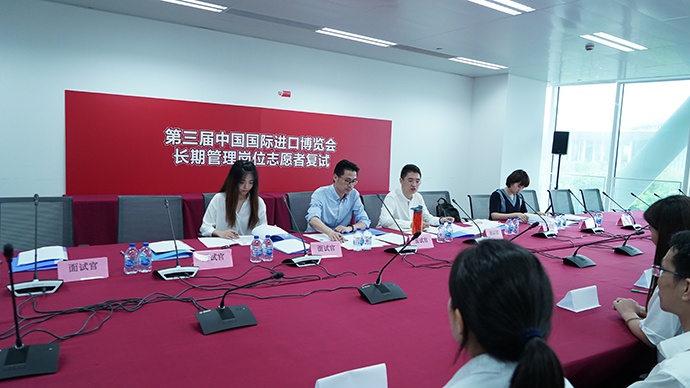 四千余名“小叶子”服务进博会 选拔工作历时一个月