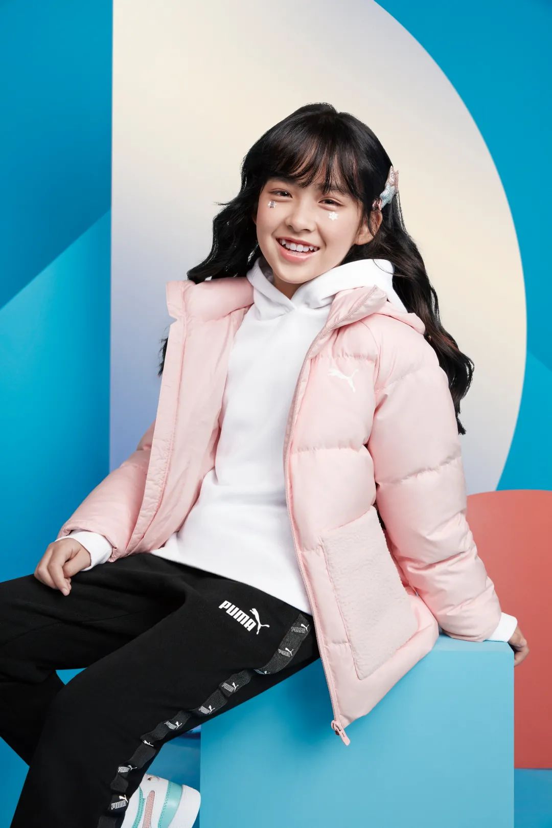由puma 童装代言人韩昊霖与樊雨洁共同演绎防水面料羽绒,ralph