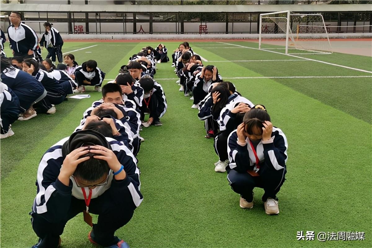 桃源八中开展消防安全应急疏散演练