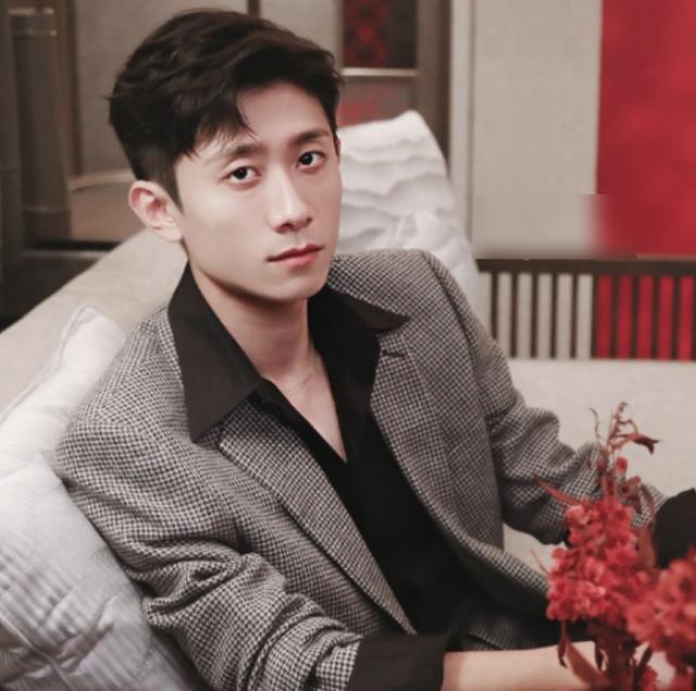 李沁新剧《亲爱的你》还未官宣,最新cp路透上线,生图状态很绝|张一山