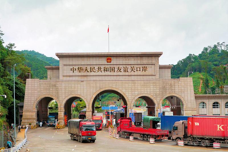 凭祥口岸繁忙有序 "南宁渠道"通畅宽阔