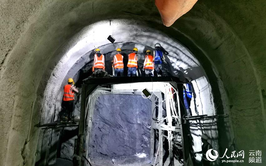 大瑞铁路秀岭隧道图片
