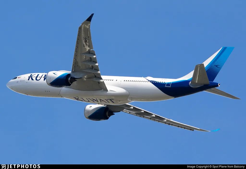 spot plane from balconya330家族当年有a330-200和a330-300两个弟兄