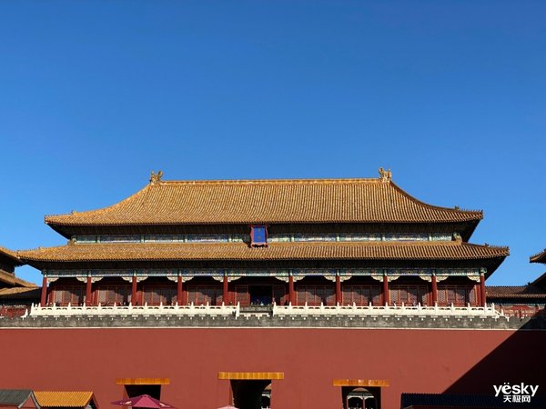 在故宫宫殿的房脊上大家都可以看到一些形状各异的小兽依次排列,这些