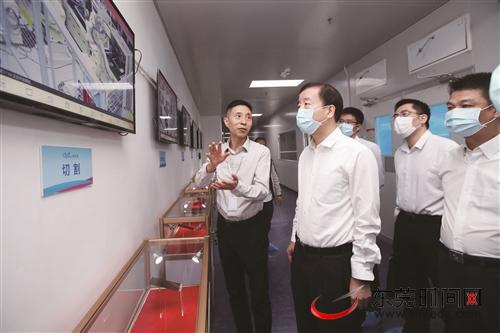 郑家雄 摄)昨日上午,市委副书记,市长肖亚非率队赴大岭山镇,调研挂点