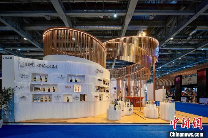 推广垃圾资源化利用可持续发展理念垃圾分类新时尚走进四叶草