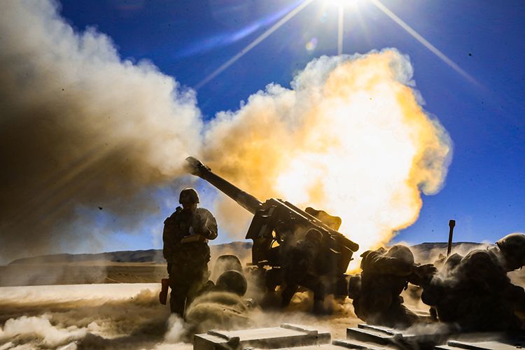 根据高原气候恶劣的特点,炮兵分队采取精确打击,多弹种协同打击等方式