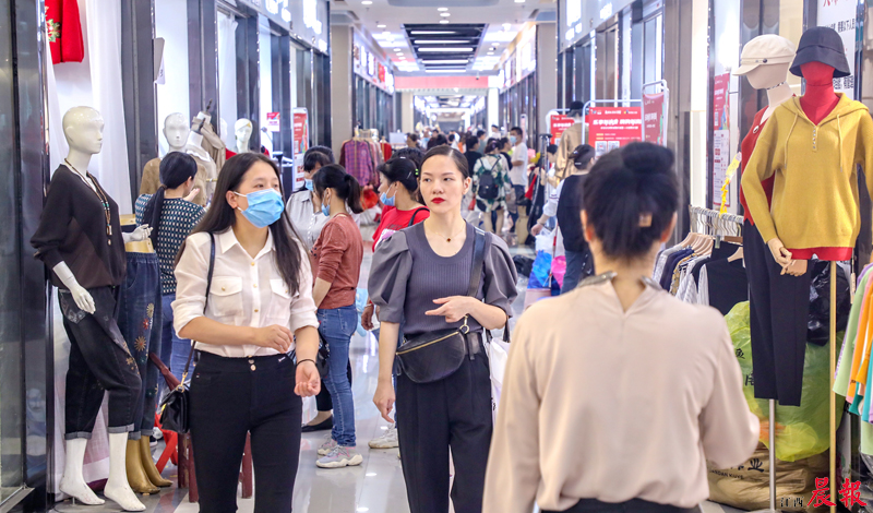 南昌女装批发市场有招聘摄影师的吗(南昌女装批发市场)-第2张图片-潮百科 南昌女装批发市场有招聘摄影师的吗(南昌女装批发市场)-第2张图片-潮百科