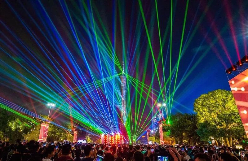 将上演炫目的灯光秀广州国际媒体港猎德大桥,珠江北岸24栋建筑群,海珠