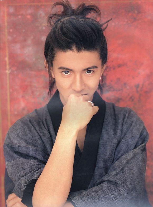 50岁工藤静香一脸皱纹太真实穿牛仔也优雅木村拓哉白发帅气