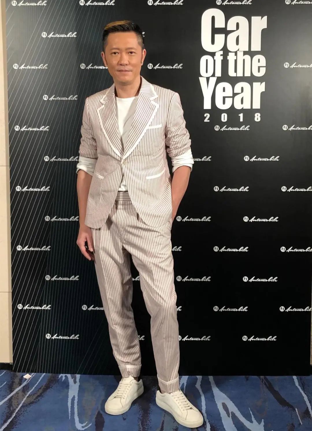 苏志威夫妻同框真恩爱老婆穿风衣简约干练容貌天生丽质好迷人