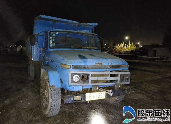 独眼龙报废车半夜出洞被交警当场抓获