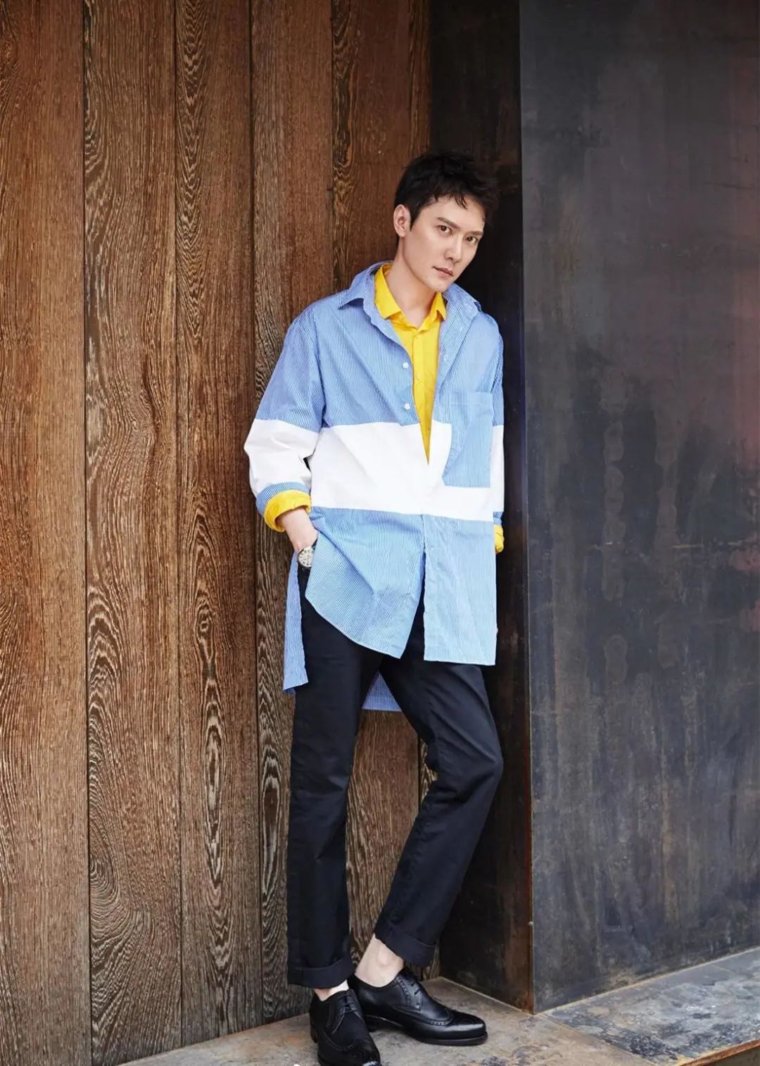 冯绍峰因为长得帅身材好,所以他穿什么大家都不会挑刺.