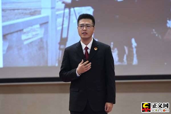 检察日报社王海瑞以"新时代检察故事的记录者"为题演讲.