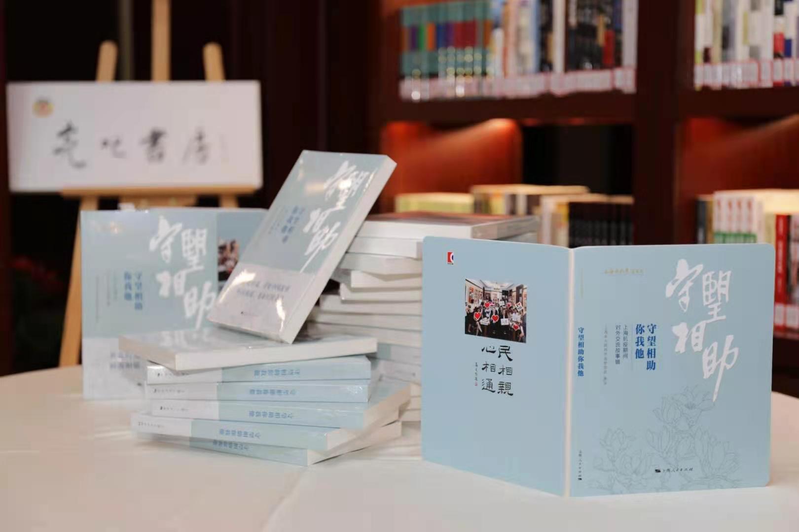 在这本抗疫新书分享会上 张文宏说：疫情明年肯定会减弱