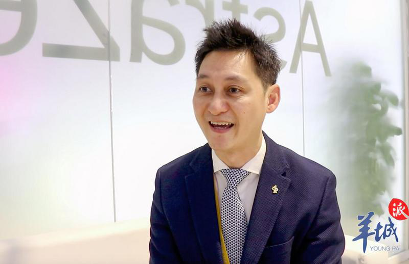 阿斯利康中国总经理赖明隆在进博会现场接受采访