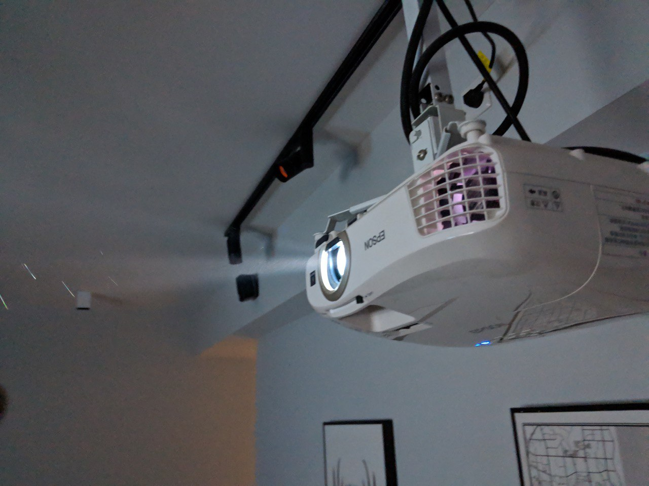 2025年最新投影仪及数码产品选购避坑指南，不踩雷秘诀全掌握