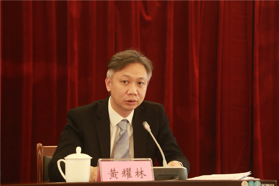 自治区文化和旅游厅二级巡视员黄耀林回答记者提问