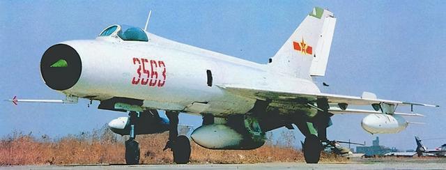 歼8性能很好,要防美国偷资料,图纸锁进保险柜里,3年不生产