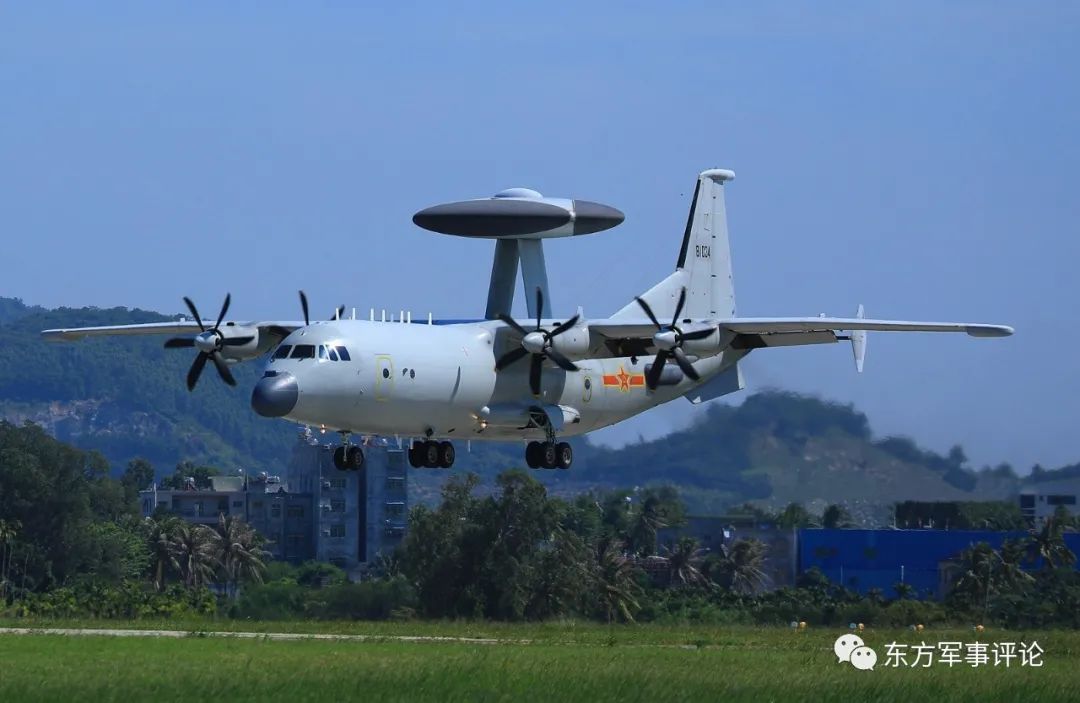 与此前问世的空警-2000预警机相比,空警-500采用了与空警-2000相似的