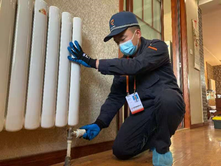 暖气片温热啦!济南市住建局进社区解疑惑,上门服务"暖"万家