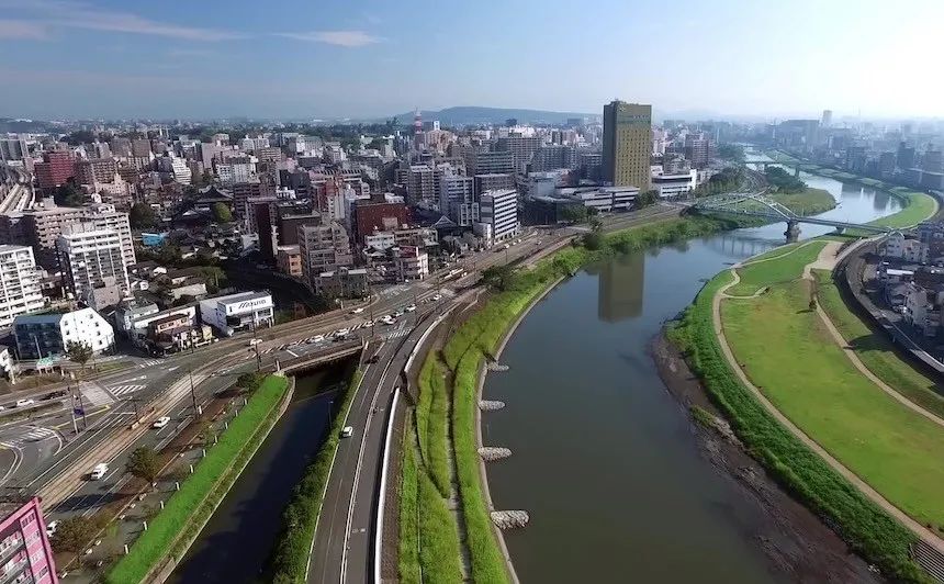 九州熊本市这趟航班是从桃园机场起飞,在日本九州上空绕行一圈,让游客