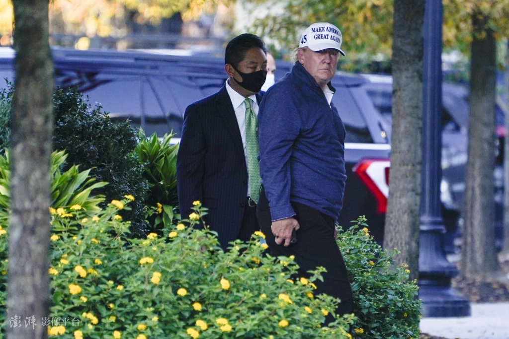 特朗普7日打完高尔夫球后返回白宫，情绪低落 图自：澎湃影音平台
