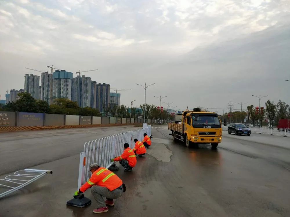 泾河新城:道路精细化维护,提升城市品质