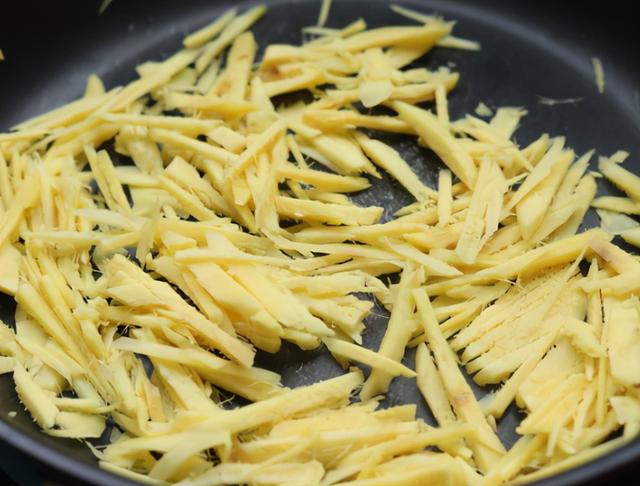 秋冬,遇到生姜别错过,一次买5斤,炒一炒泡茶喝,身上暖不怕冷