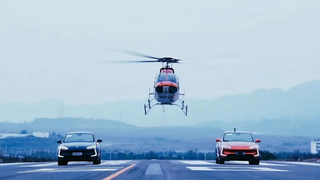 速度诱惑重庆造新能源车挑战直升机