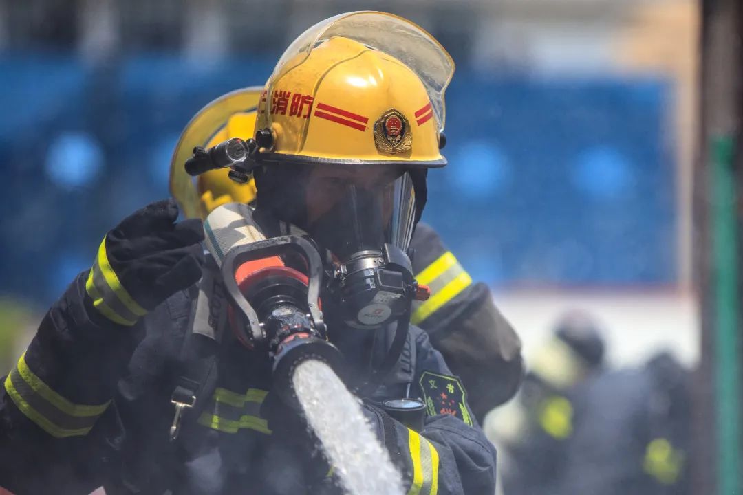 蓝朋友们,辛苦了!|平安|消防|逆行_新浪新闻