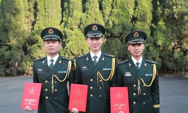 晋升军衔副营戴少校正营佩中校这个旅的干部有点老