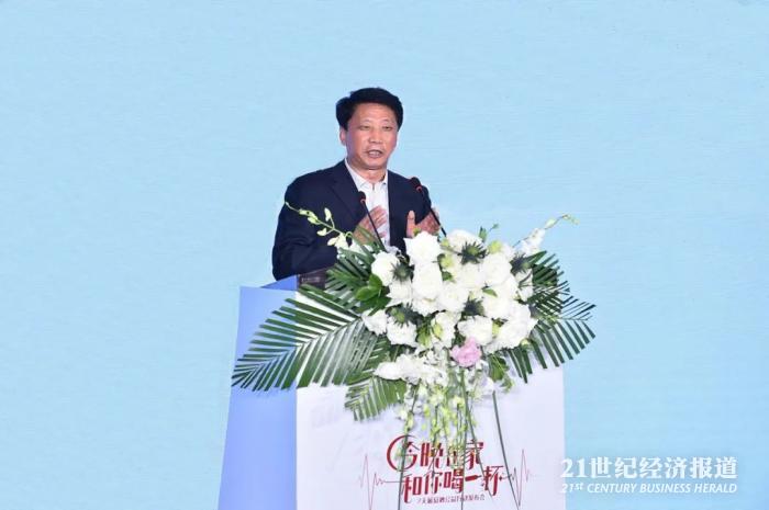 中国酒业协会执行理事长王琦在中国国际酒业博览会上。 图片来源：中国国际酒业博览会