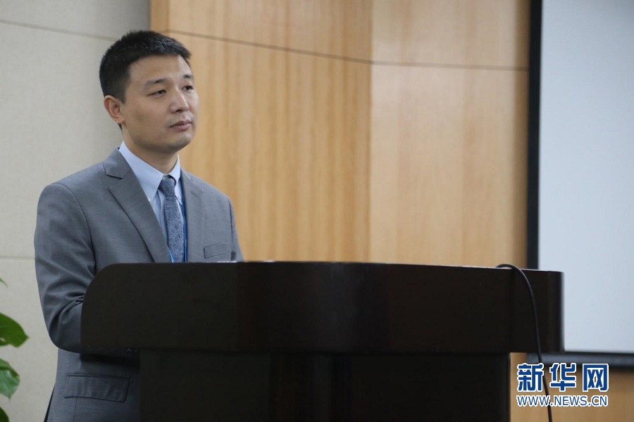 中兴通讯股份有限公司副总裁,知识产权部部长胡毅介绍企业情况.