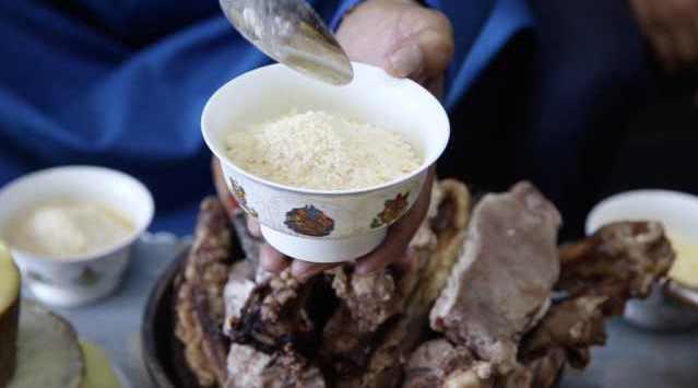 糌粑是藏族一道美味,从小头开始吃,有什么说法吗?