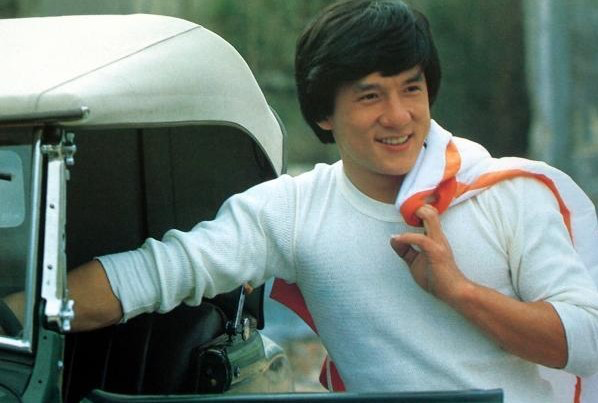 成龙20岁出头就有了去海外发展的意识.