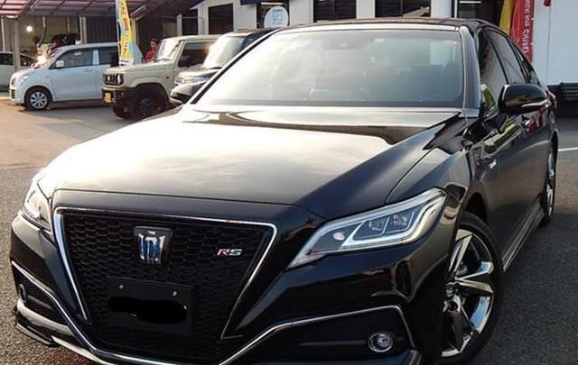 全新丰田皇冠rs现身配35lv68at可以基本无缘国内市场